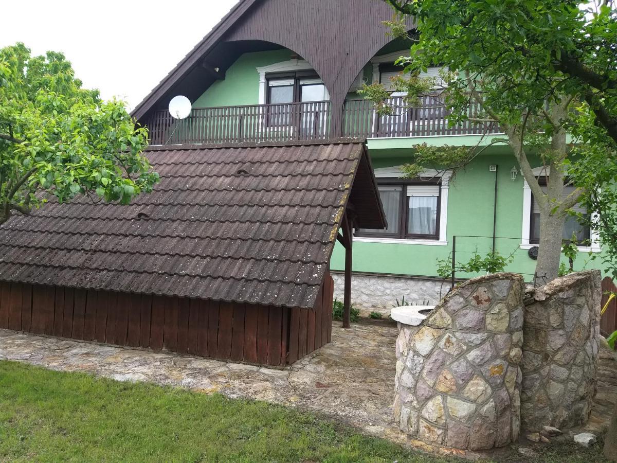 PoroszlóTavasz Nyaralo别墅 外观 照片